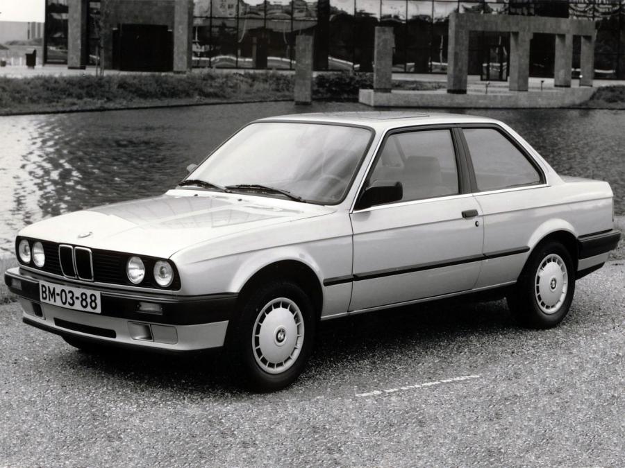  BMW 318i Coupe 1982 года  (фото 2 из 13)